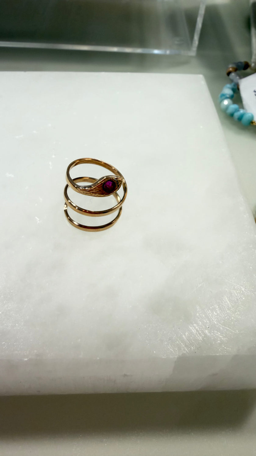 Theas Collection Snake Ring 18 karat Gold with Apricot Natural Ruby